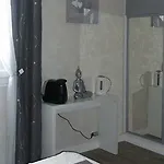 Chambres Alojamento de Acomodação e Pequeno-almoço Roissy-en-France