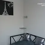Alojamento de Acomodação e Pequeno-almoço Chambres Roissy-en-France