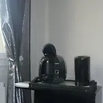 Alojamento de Acomodação e Pequeno-almoço Chambres Roissy-en-France