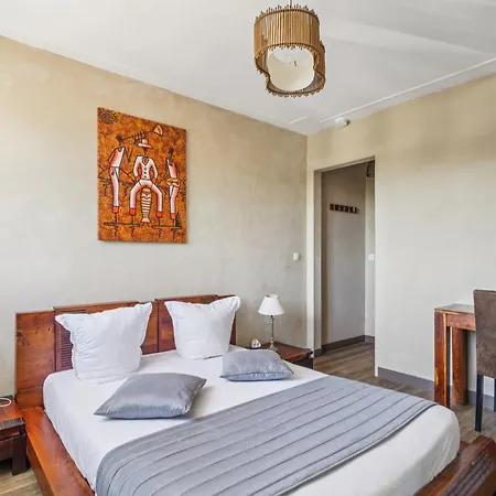 Oda ve Kahvaltı Chambres Roissy-en-France